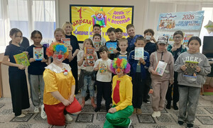 «Смешные истории у книжной полки»